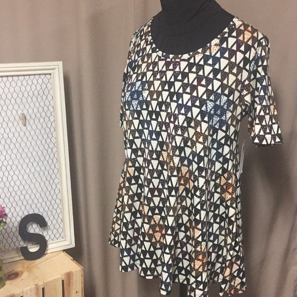 LuLaRoe Tops - Lularoe perfect tee new with tags
